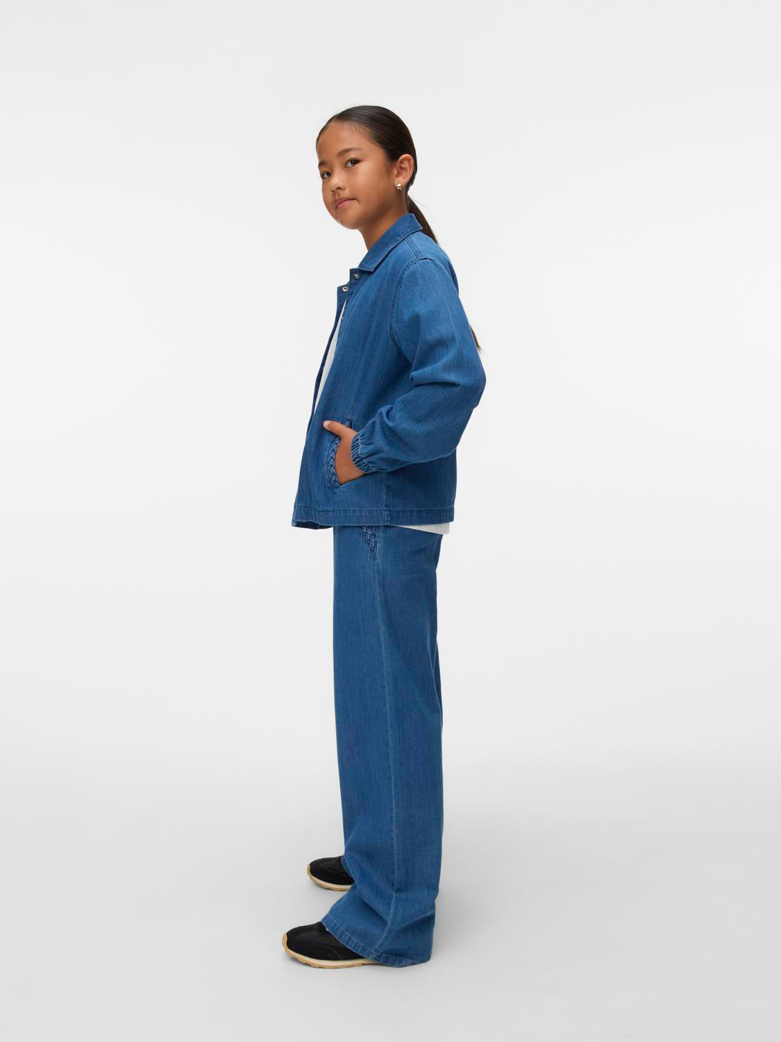 model_shot-front